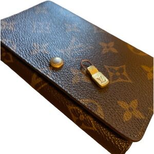 Louis Vuitton - Authentic Porte-Monnaie Tresor Compact Monogram Wallet!!!